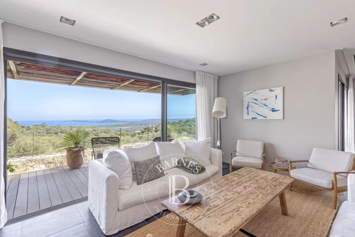 Image No.10-5 Bed House for sale