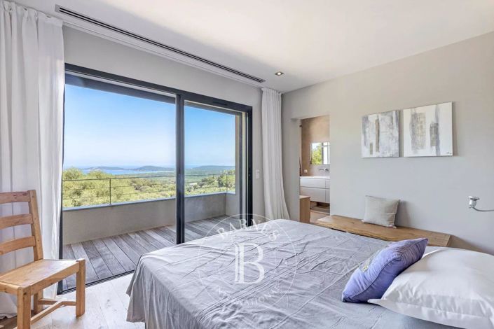 Image No.17-5 Bed House for sale