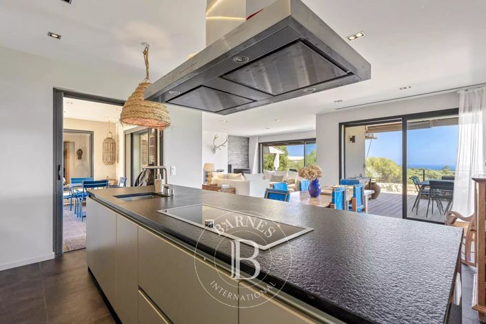 Image No.5-5 Bed House for sale