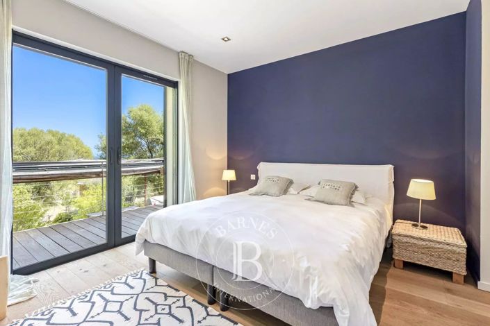 Image No.9-5 Bed House for sale