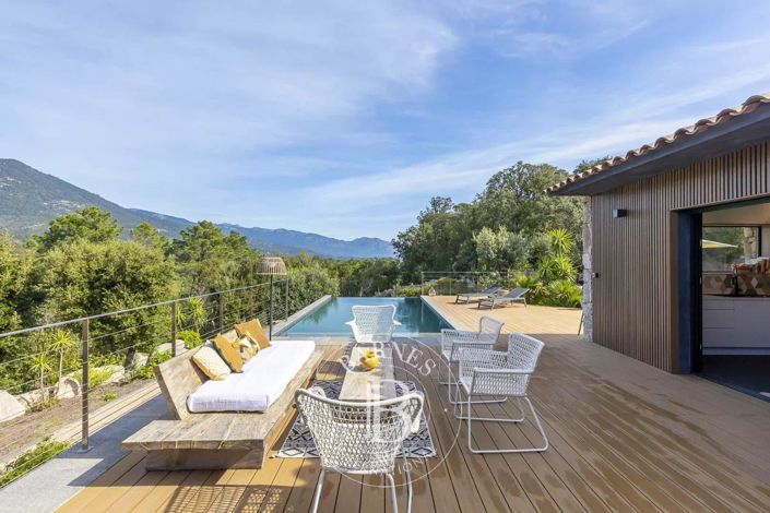 Image No.1-5 Bed House for sale