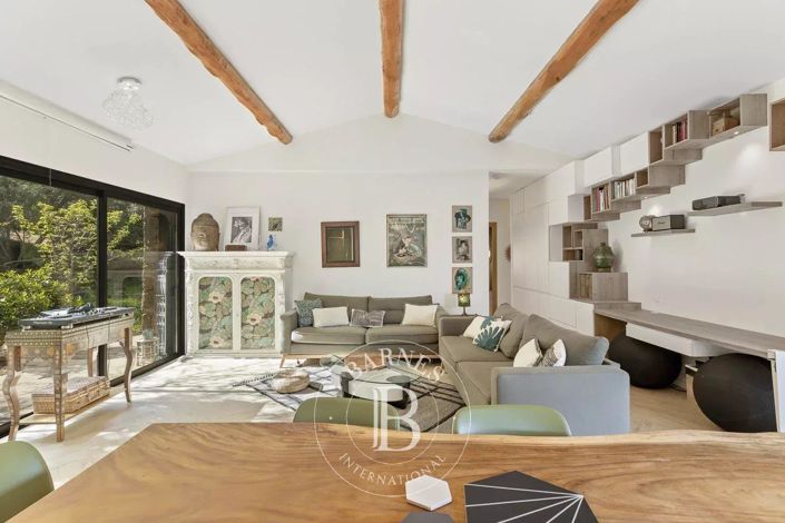 Image No.10-5 Bed House for sale