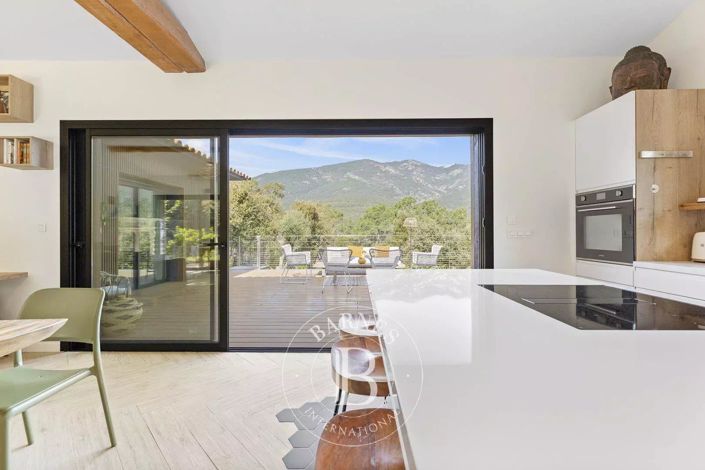 Image No.11-5 Bed House for sale