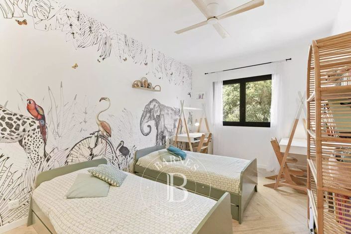 Image No.12-5 Bed House for sale