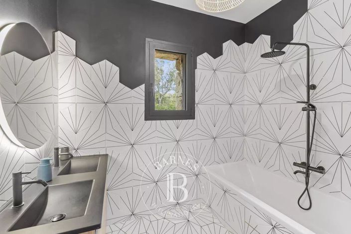 Image No.17-5 Bed House for sale