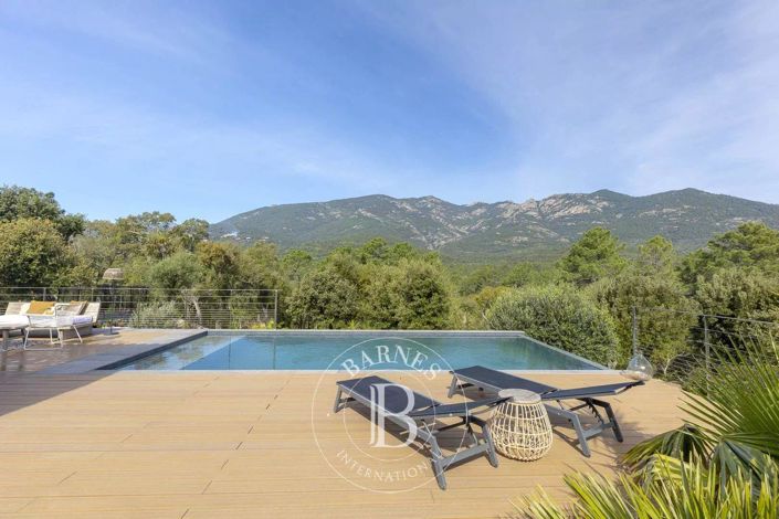 Image No.2-5 Bed House for sale