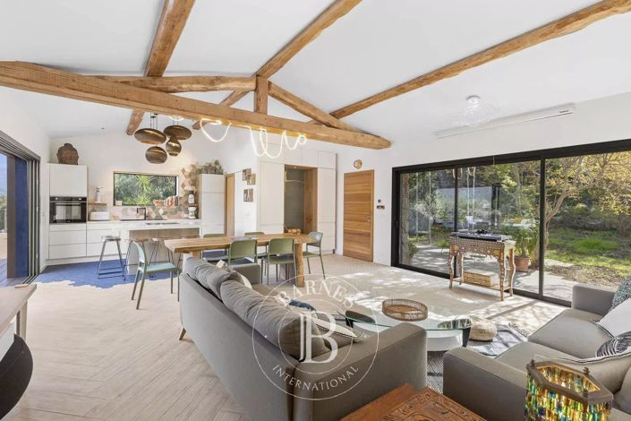 Image No.7-5 Bed House for sale