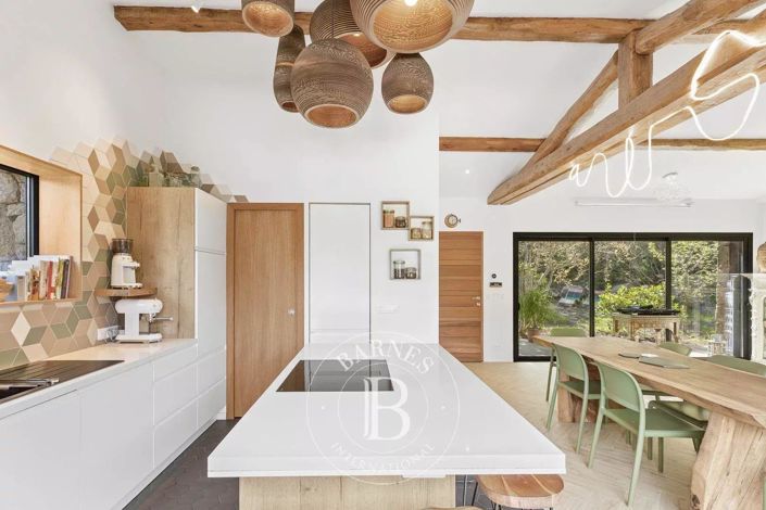 Image No.9-5 Bed House for sale