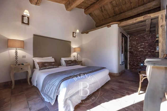 Image No.10-2 Bed House for sale