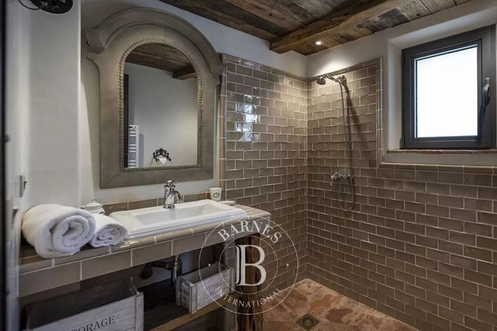 Image No.11-2 Bed House for sale