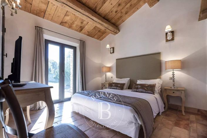 Image No.9-2 Bed House for sale