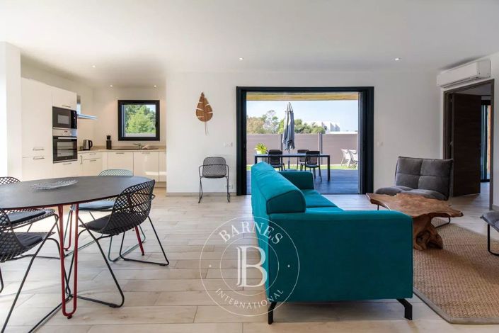 Image No.2-3 Bed House for sale