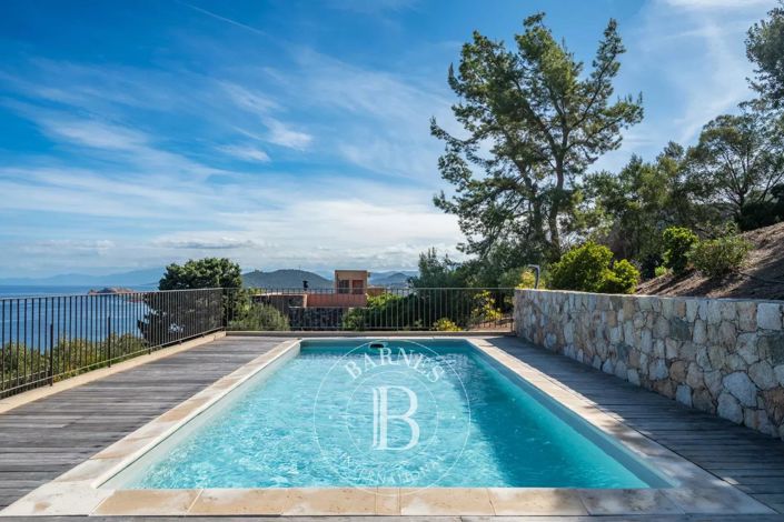 Image No.8-5 Bed House for sale