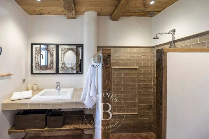 Image No.11-3 Bed House for sale