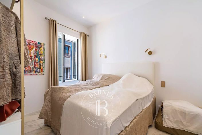 Image No.10-3 Bed Apartment for sale