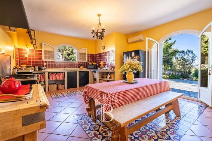 Image No.11-6 Bed House for sale