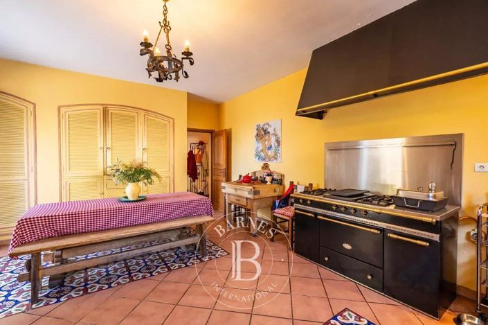 Image No.12-6 Bed House for sale