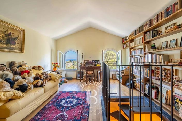 Image No.16-6 Bed House for sale