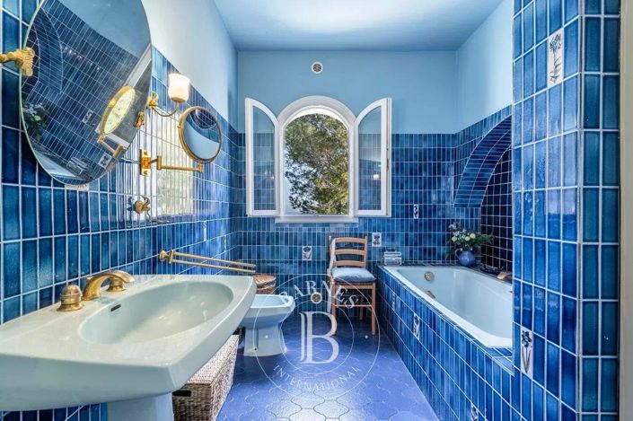 Image No.18-6 Bed House for sale