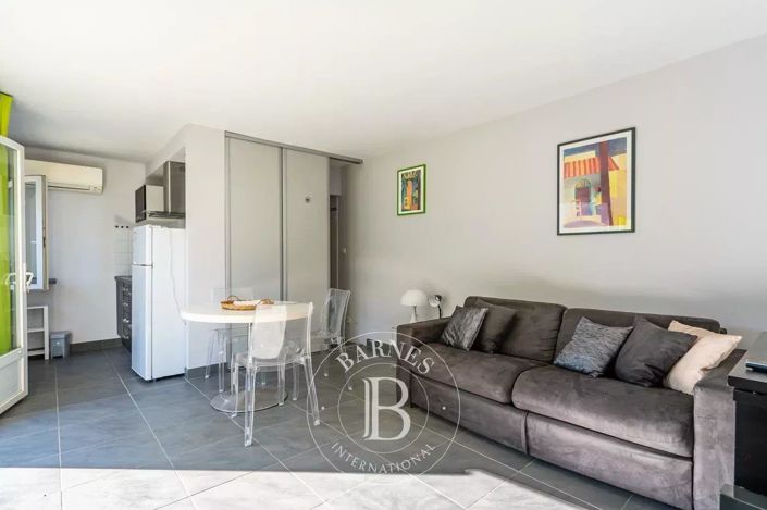 Image No.20-6 Bed House for sale