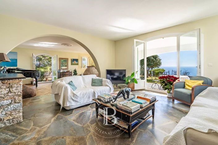 Image No.7-6 Bed House for sale