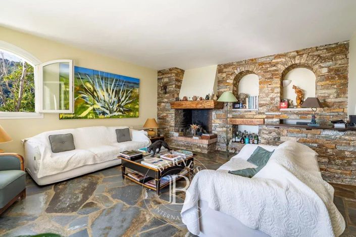 Image No.8-6 Bed House for sale