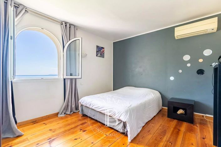 Image No.13-4 Bed House for sale