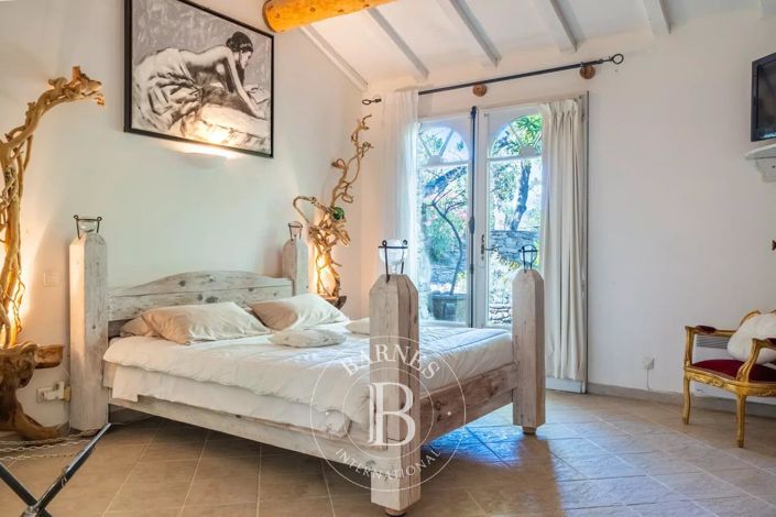 Image No.14-8 Bed House for sale