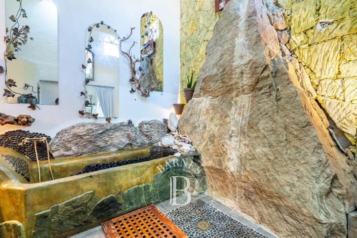 Image No.16-8 Bed House for sale