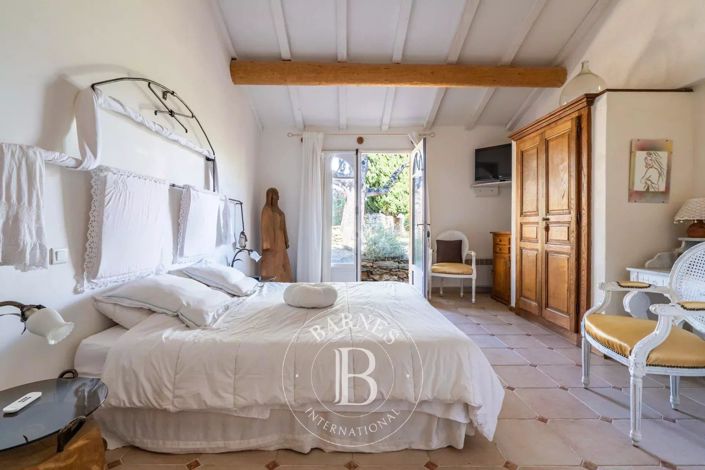 Image No.17-8 Bed House for sale