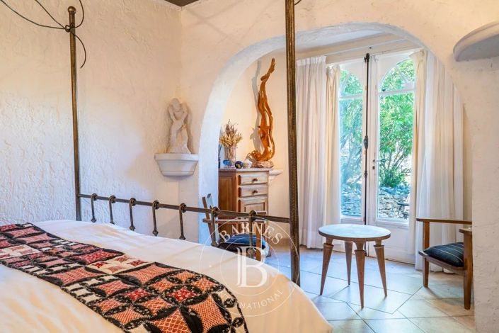 Image No.19-8 Bed House for sale