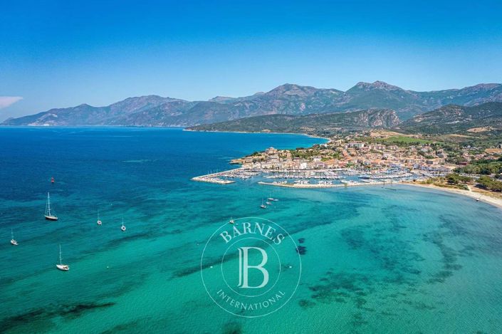 Image No.22-8 Bed House for sale