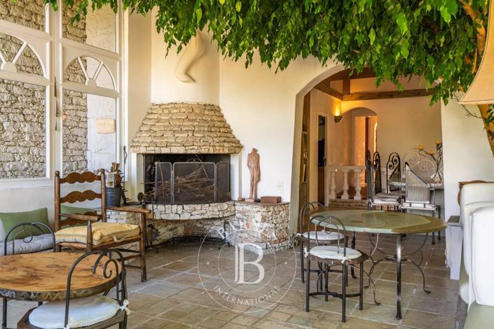 Image No.8-8 Bed House for sale