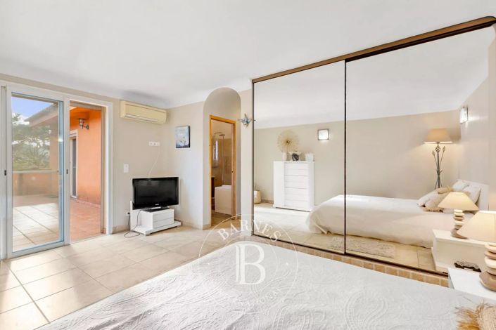 Image No.10-9 Bed House for sale