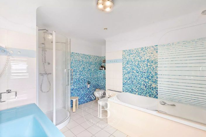 Image No.12-9 Bed House for sale