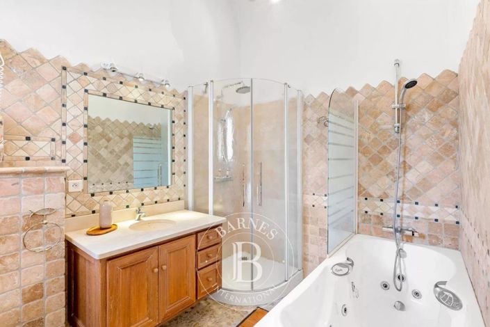 Image No.14-9 Bed House for sale