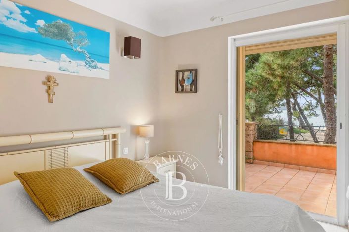 Image No.20-9 Bed House for sale