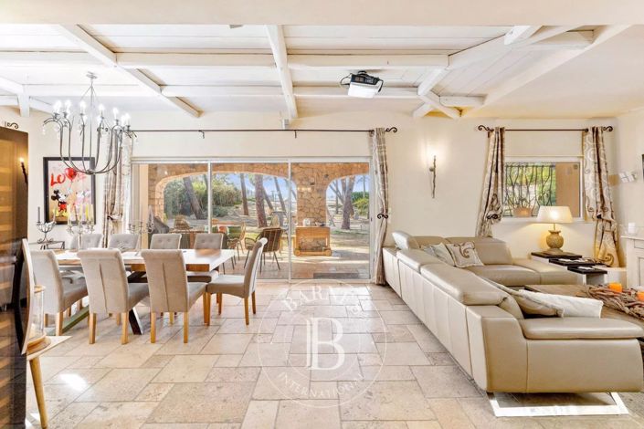 Image No.4-9 Bed House for sale