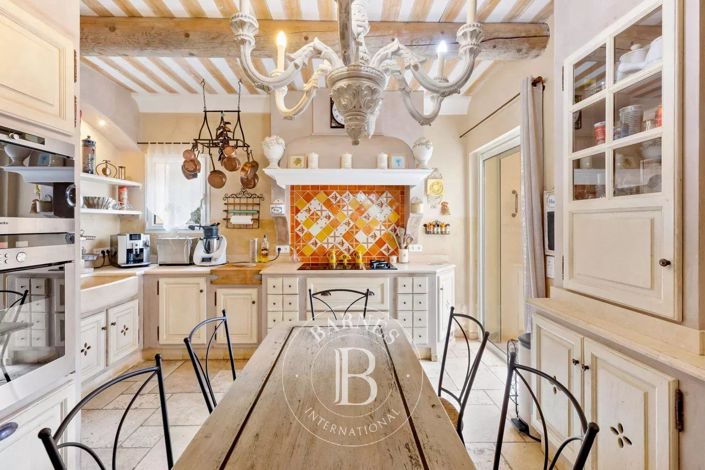 Image No.5-9 Bed House for sale