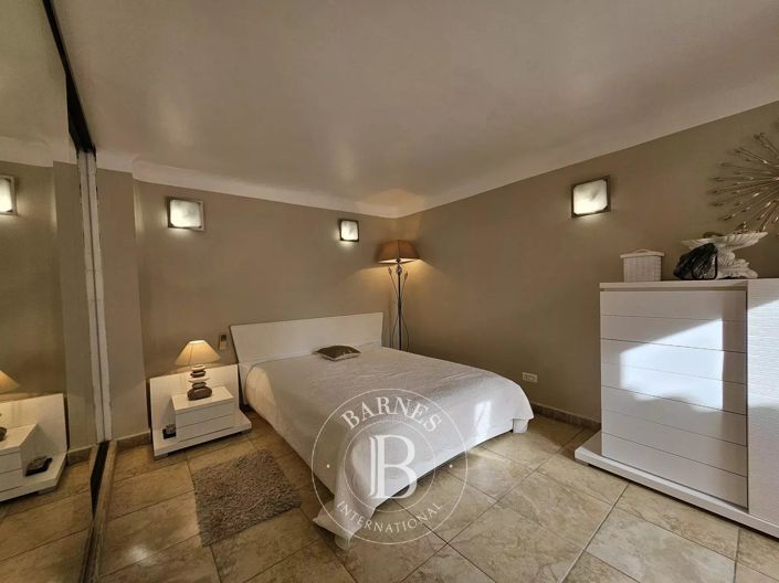 Image No.7-9 Bed House for sale