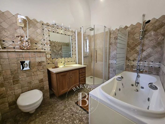 Image No.8-9 Bed House for sale