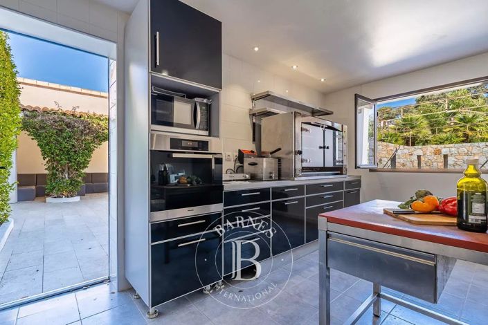 Image No.11-6 Bed House for sale