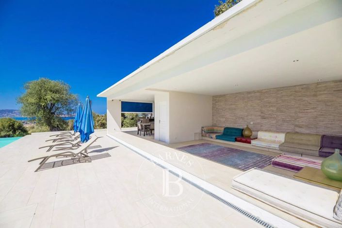 Image No.21-6 Bed House for sale