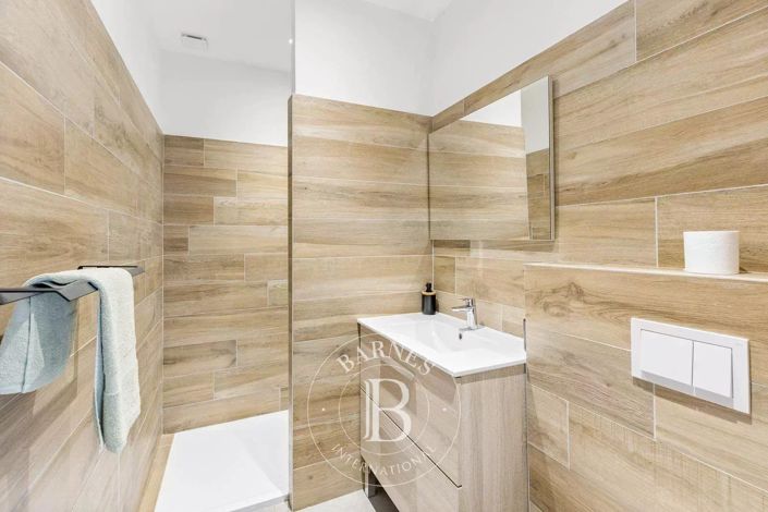 Image No.9-6 Bed House for sale