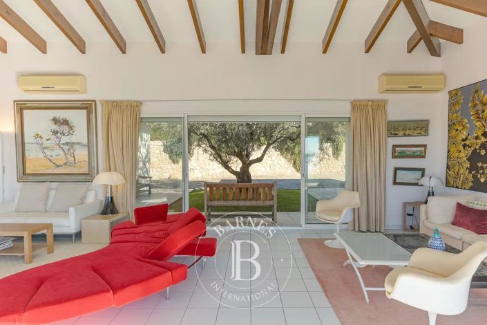 Image No.7-5 Bed House for sale