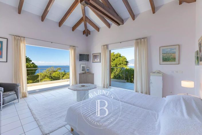 Image No.8-5 Bed House for sale