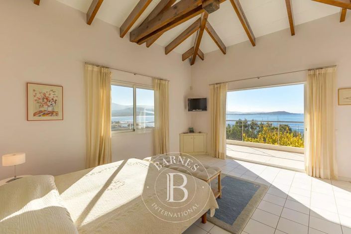 Image No.9-5 Bed House for sale