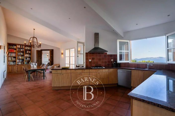 Image No.9-Maison de 6 chambres à vendre à Coti-Chiavari