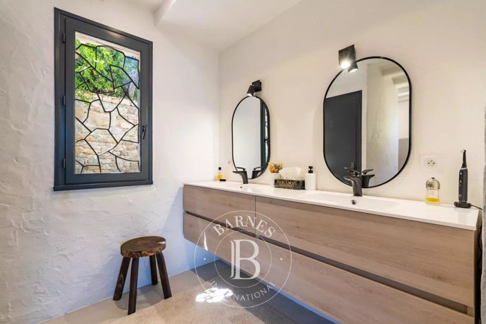 Image No.16-5 Bed House for sale