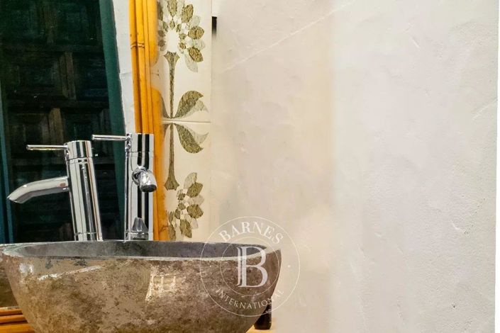 Image No.19-5 Bed House for sale